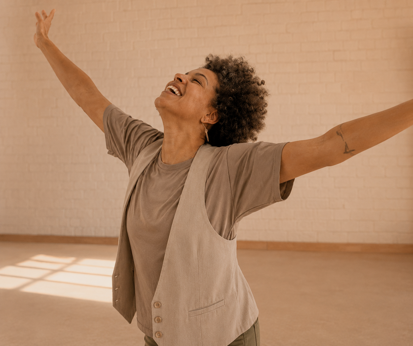 Aisha Burda – dancing in the studio